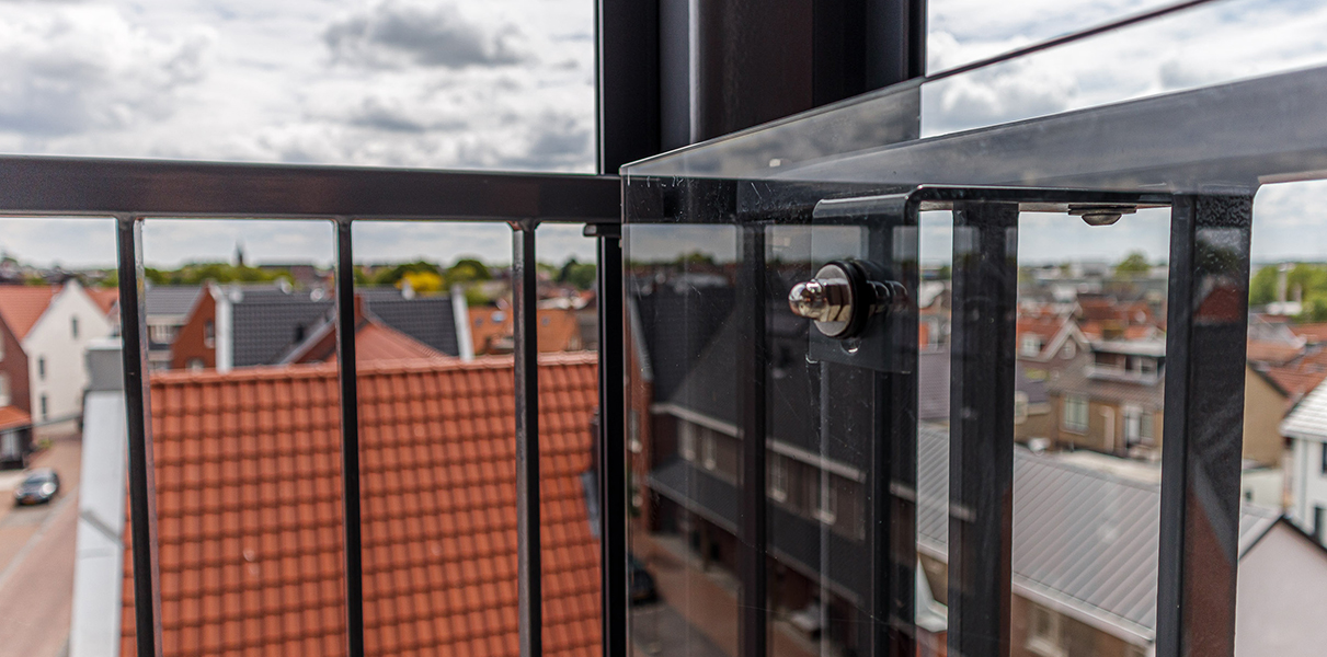 zadel Incarijk Absoluut Glazen Windscherm Balkon | Metalura Balkonbeglazing